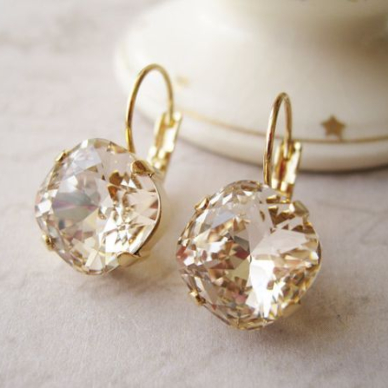 Women Formal Event Wear - Elegantes Pendientes de Botón con Forma